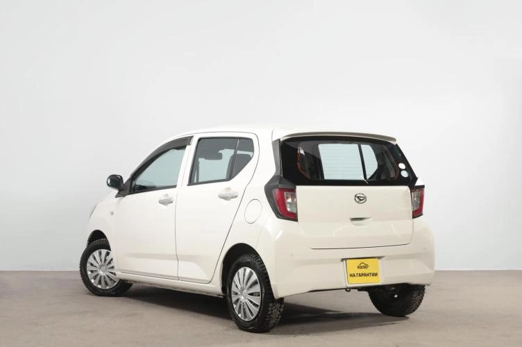 Daihatsu Mira e:S 4 из 6