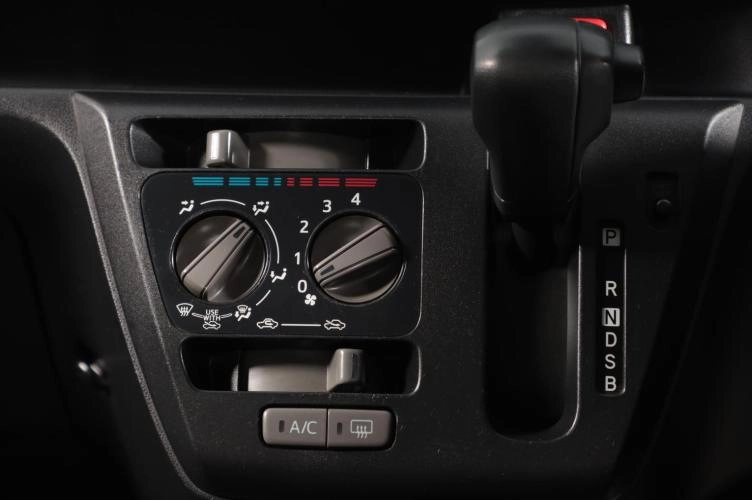 Daihatsu Mira e:S 12 из 15