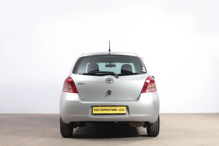Toyota Vitz 5 из 6