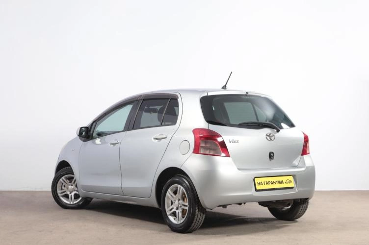 Toyota Vitz 4 из 6
