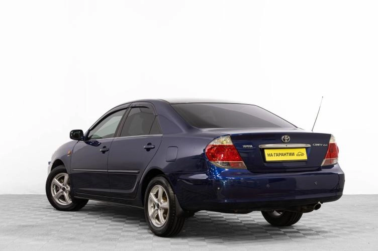 Toyota Camry 6 из 6