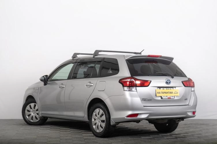 Toyota Corolla Fielder 5 из 6