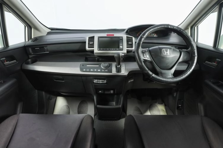Honda Freed 8 из 17