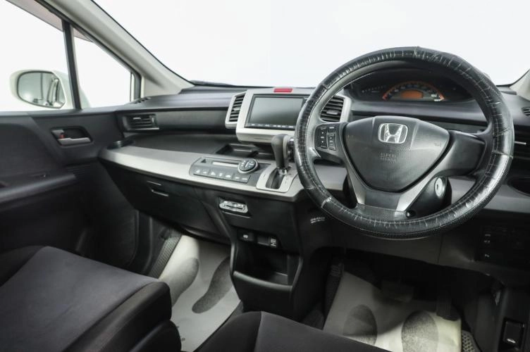Honda Freed 7 из 17