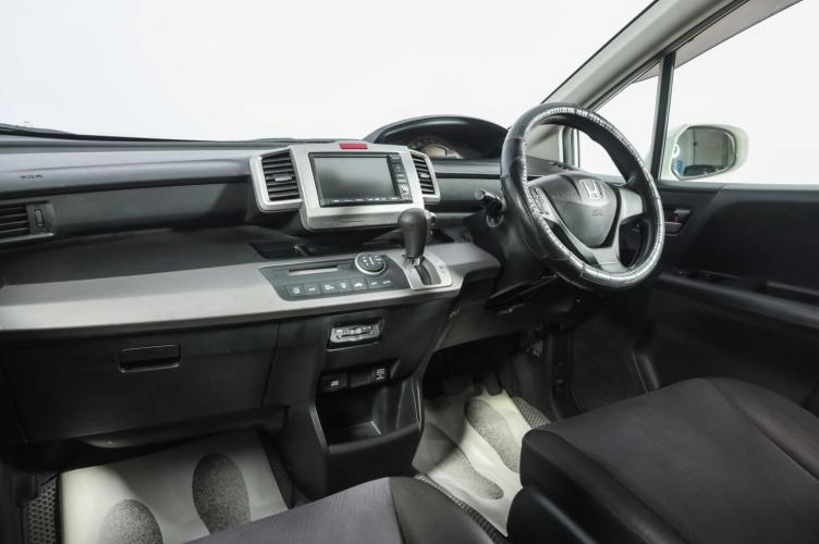 Honda Freed 9 из 17