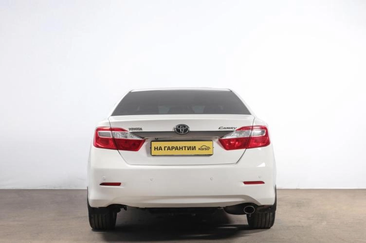 Toyota Camry 5 из 6