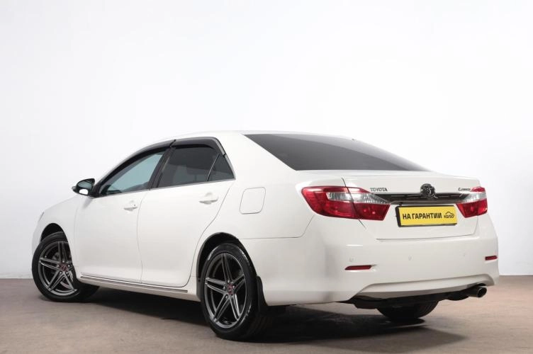 Toyota Camry 4 из 6