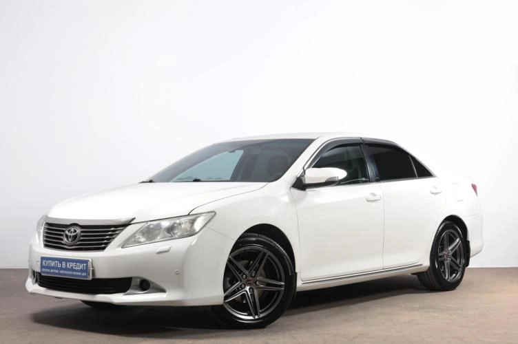 Toyota Camry 3 из 6