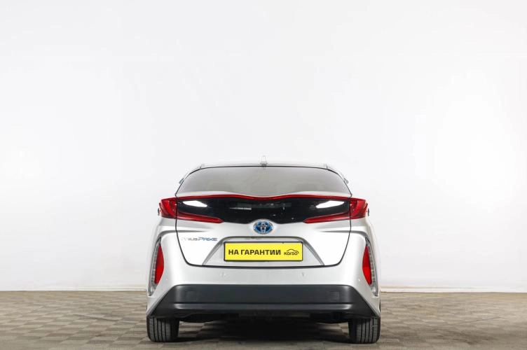 Toyota Prius Prime 5 из 6