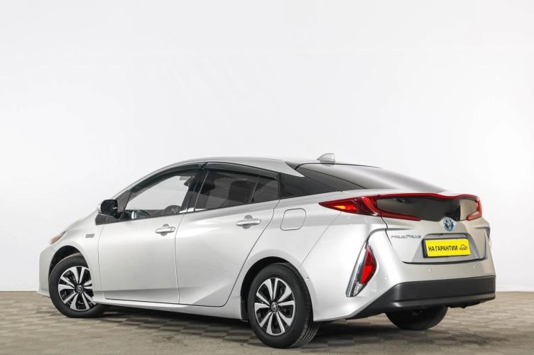 Toyota Prius Prime 4 из 6