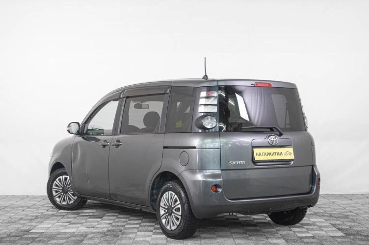 Toyota Sienta 4 из 6
