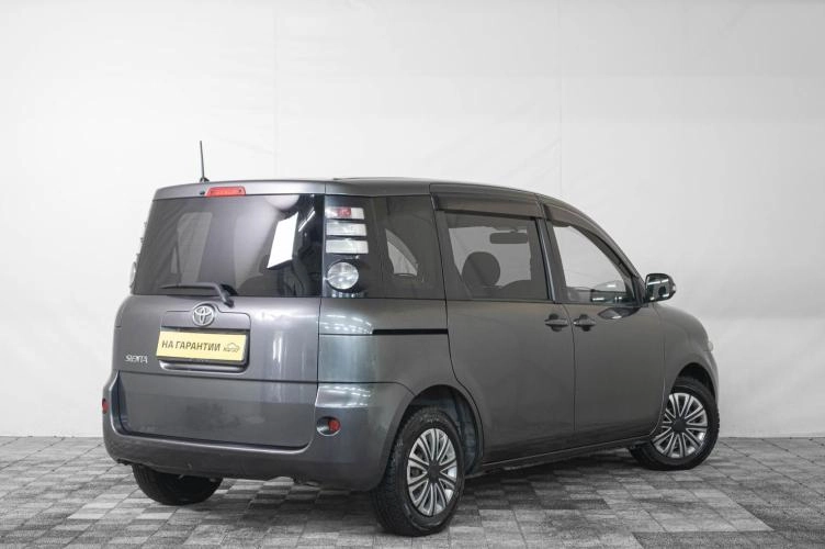Toyota Sienta 6 из 6