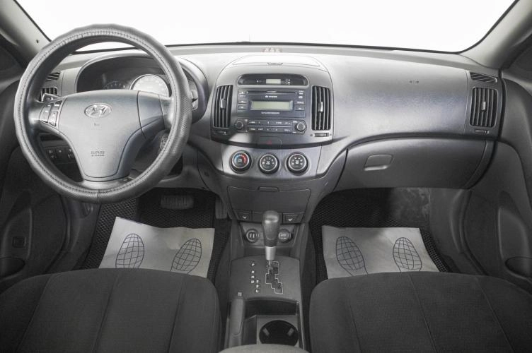 Hyundai Elantra 13 из 21