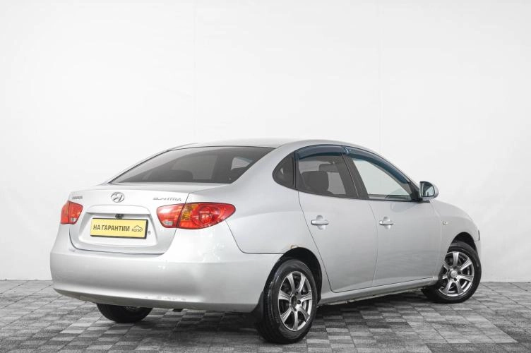 Hyundai Elantra 6 из 6