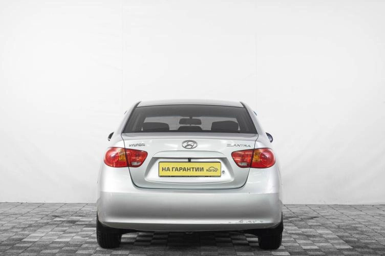 Hyundai Elantra 5 из 6