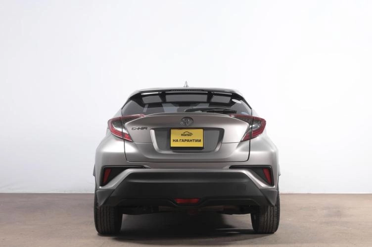 Toyota C-HR 5 из 6