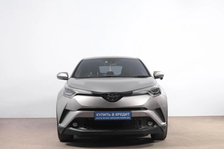Toyota C-HR 2 из 6