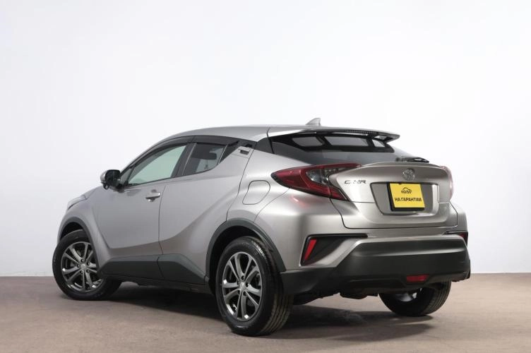 Toyota C-HR 4 из 6