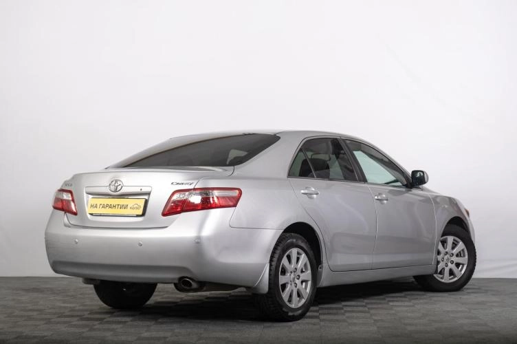 Toyota Camry 6 из 6