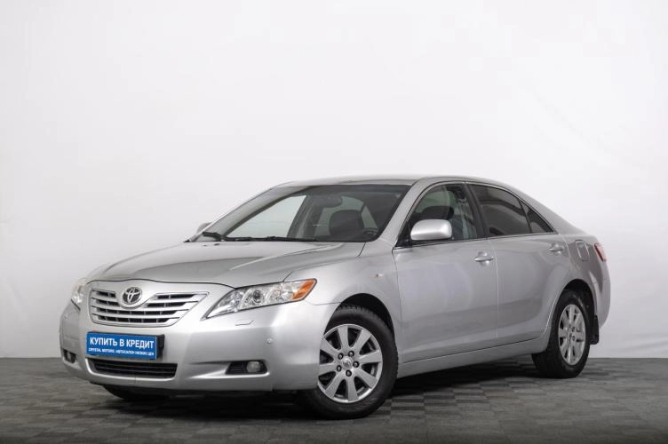Toyota Camry 2 из 6