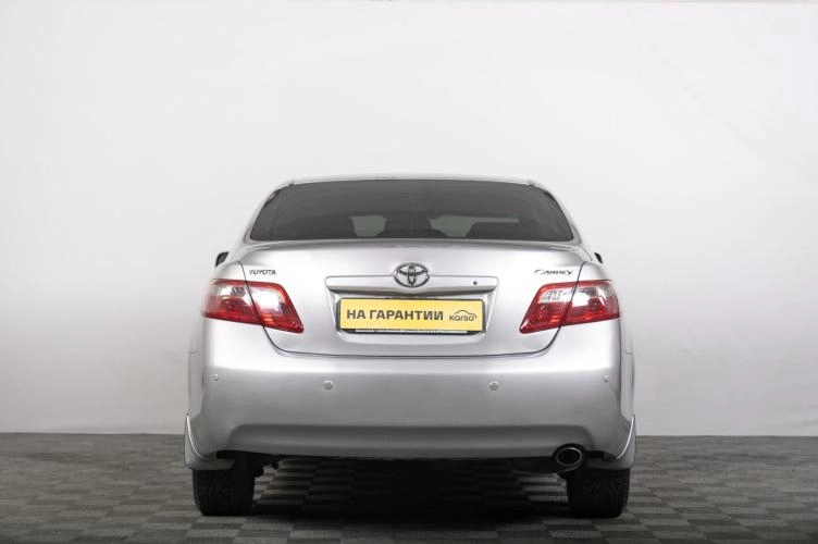 Toyota Camry 4 из 6