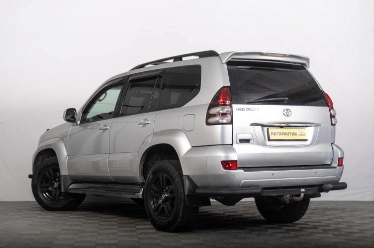 Toyota Land Cruiser Prado 5 из 6