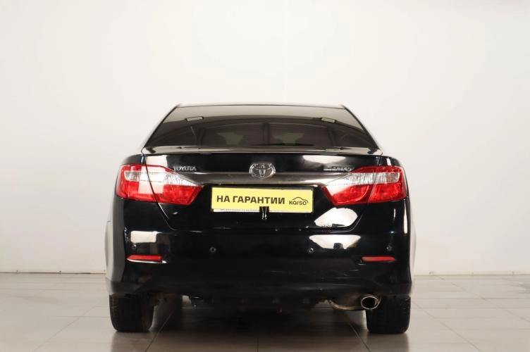 Toyota Camry 5 из 6