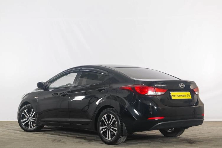 Hyundai Elantra 4 из 6