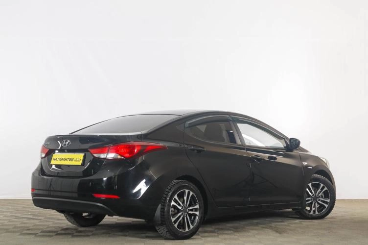 Hyundai Elantra 6 из 6