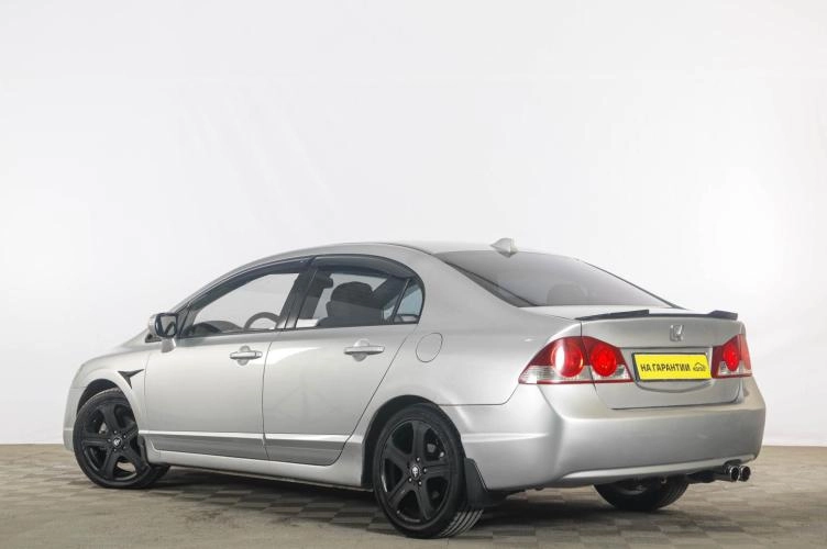 Honda Civic 4 из 6