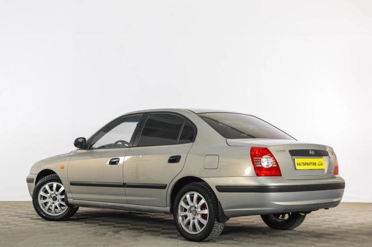 Hyundai Elantra 4 из 6