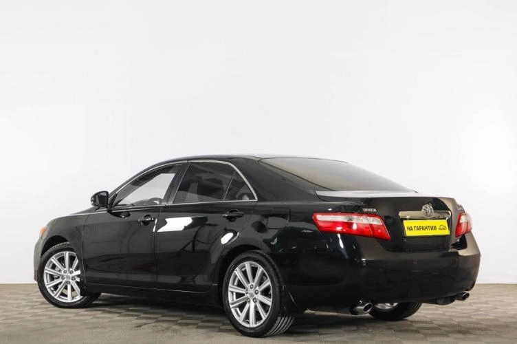 Toyota Camry 4 из 6