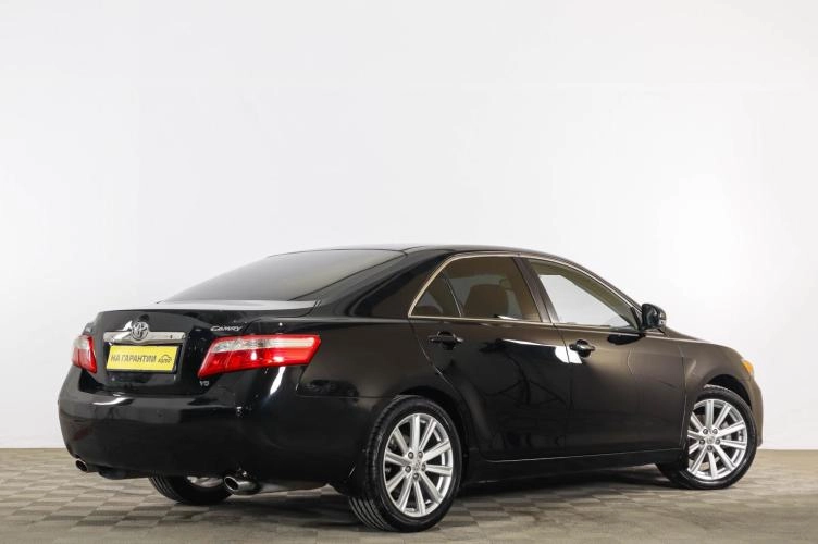Toyota Camry 6 из 6