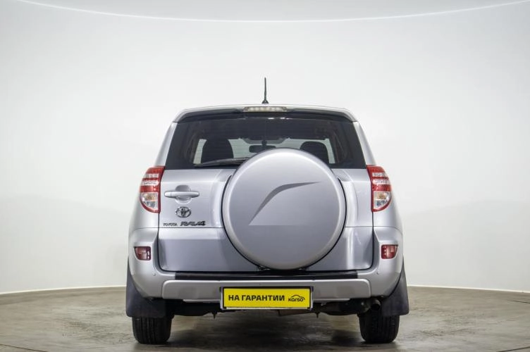 Toyota RAV4 5 из 6