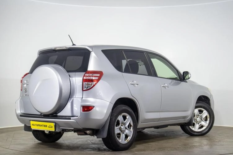 Toyota RAV4 4 из 6