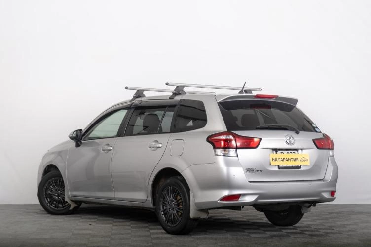Toyota Corolla Fielder 5 из 6