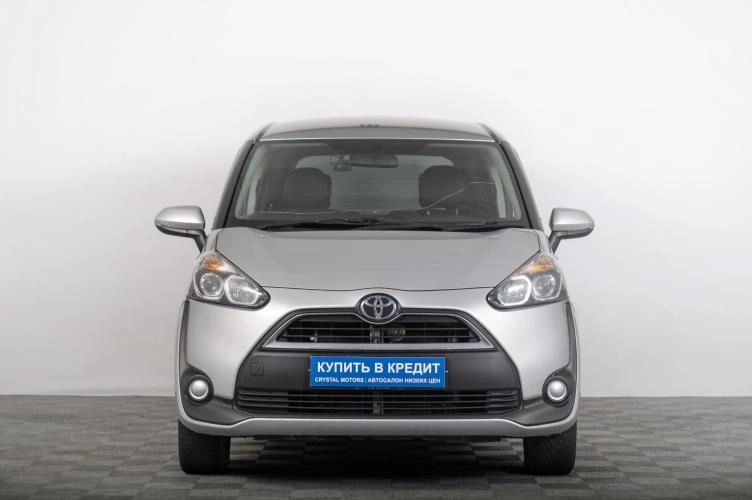 Toyota Sienta 3 из 6