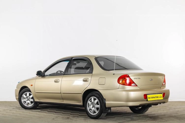 KIA Spectra 4 из 6