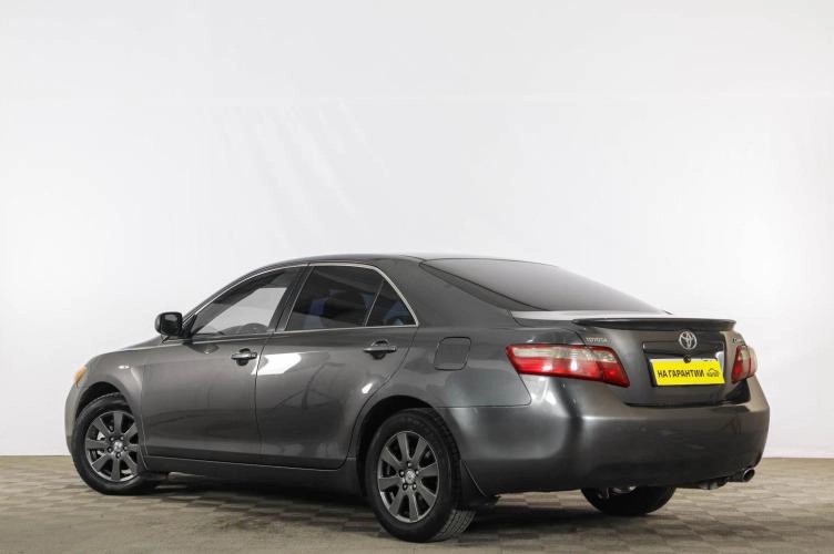 Toyota Camry 4 из 6