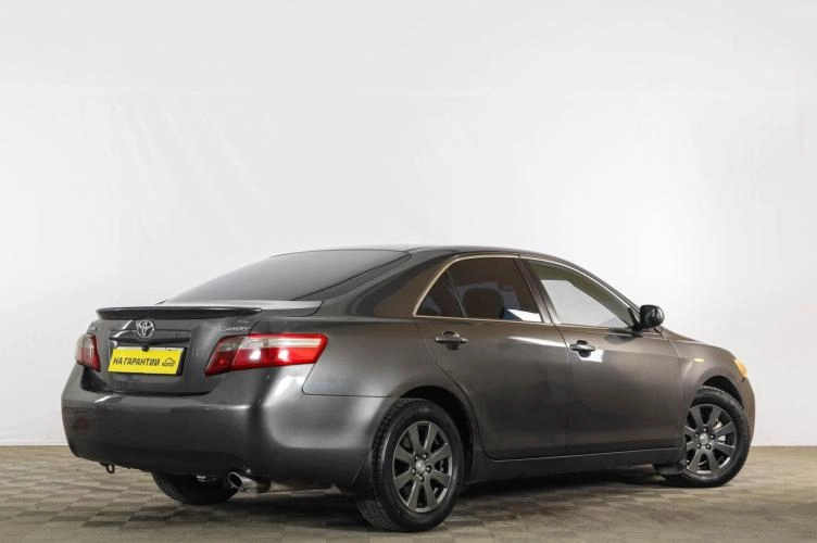 Toyota Camry 6 из 6
