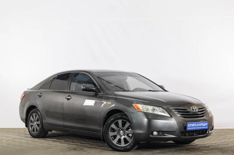 Toyota Camry 1 из 6