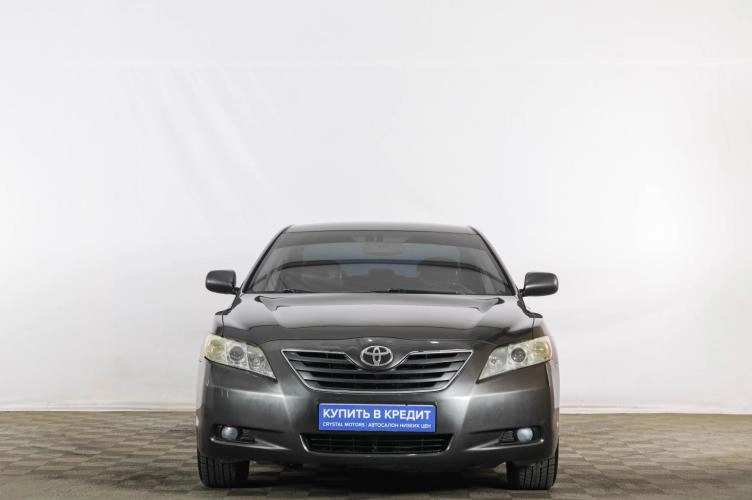 Toyota Camry 2 из 6