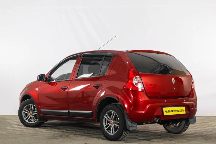 Renault Sandero 4 из 6