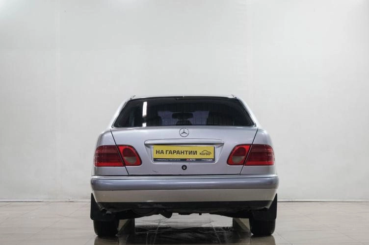 Mercedes-Benz E-класс 5 из 6