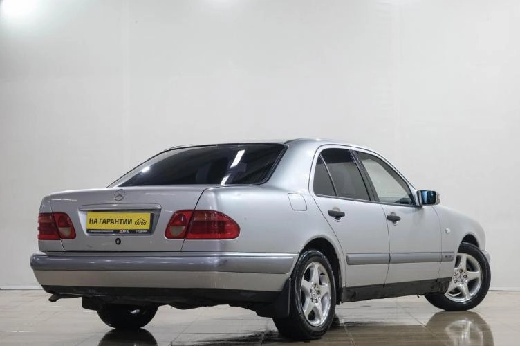 Mercedes-Benz E-класс 6 из 6