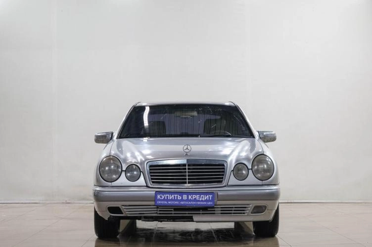 Mercedes-Benz E-класс 2 из 6