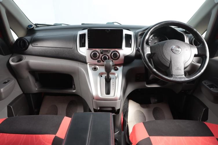 Nissan NV200 8 из 16