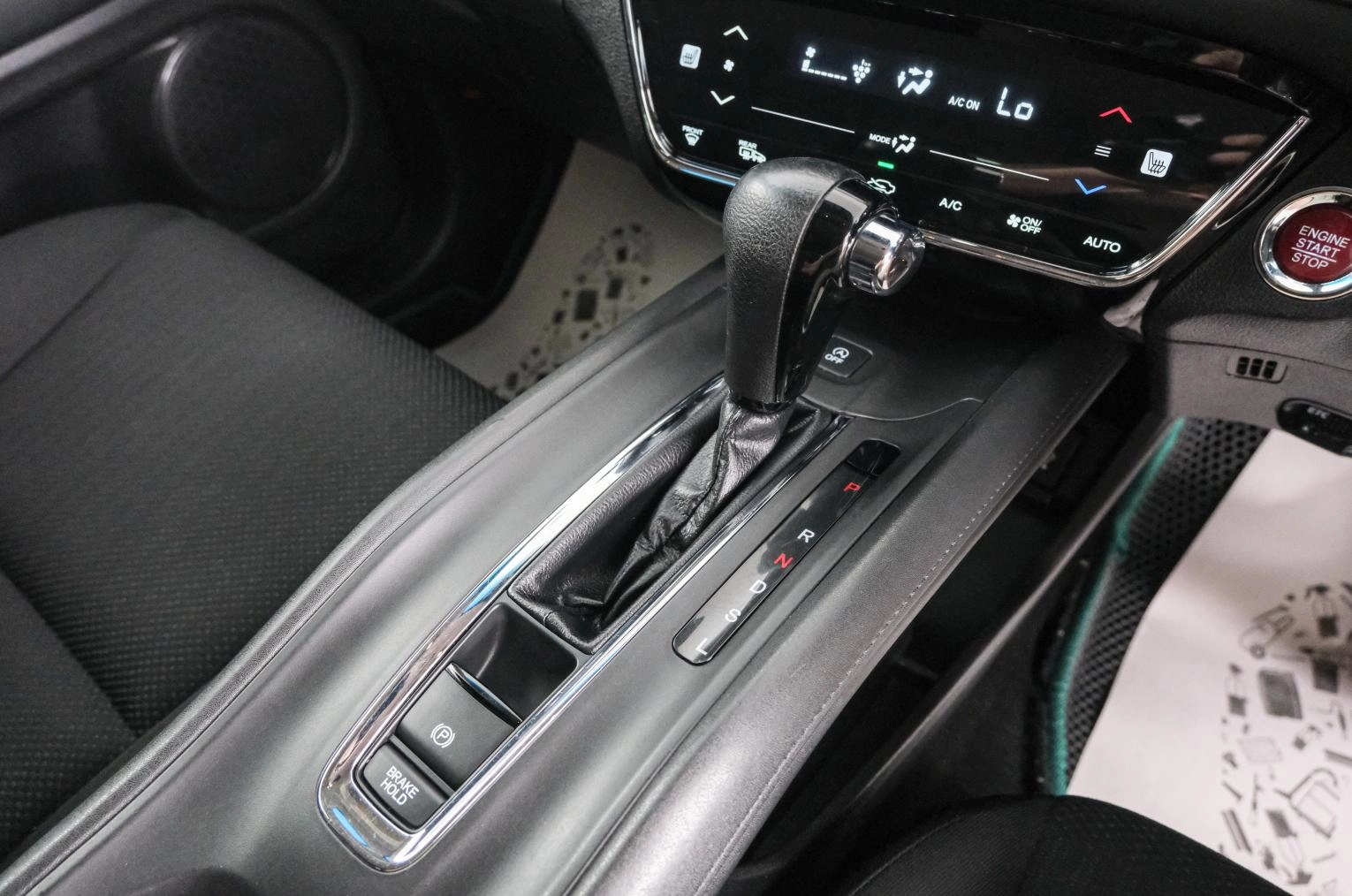 Honda Vezel 17 из 23