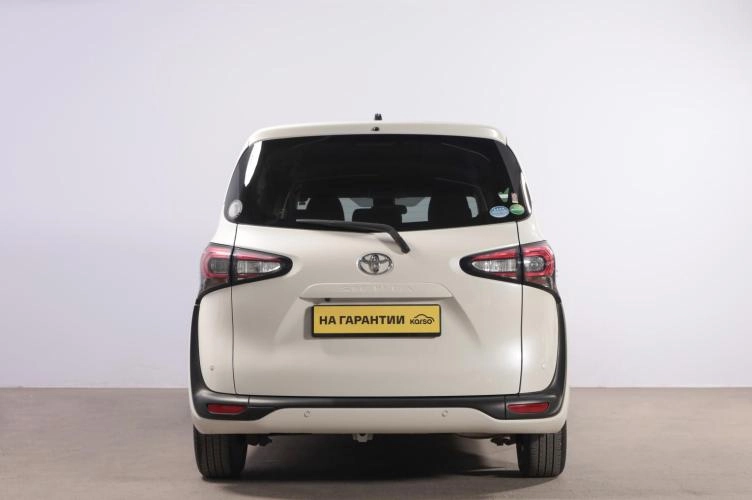 Toyota Sienta 5 из 6