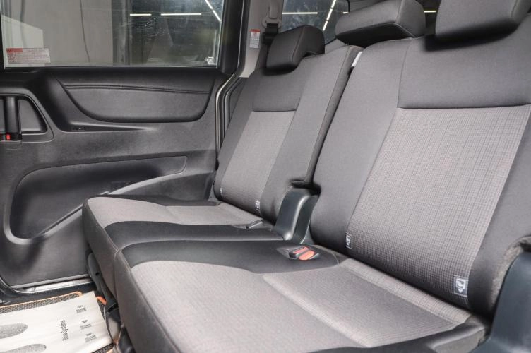 Toyota Sienta 18 из 19